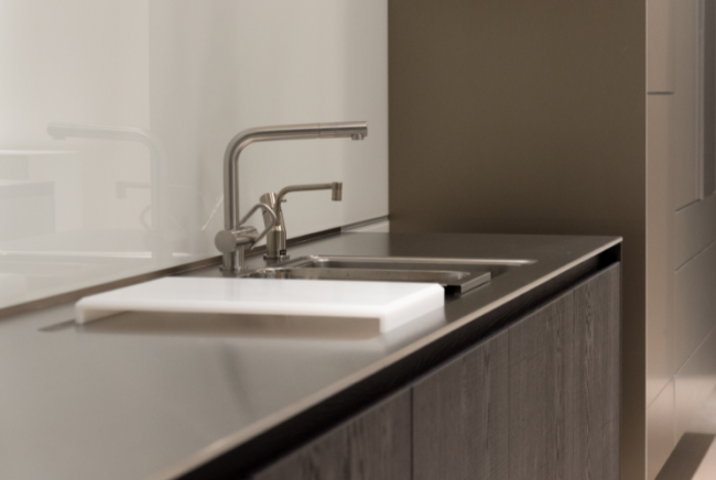 Cum să utilizezi confecțiile metalice în amenajarea casei cu stil