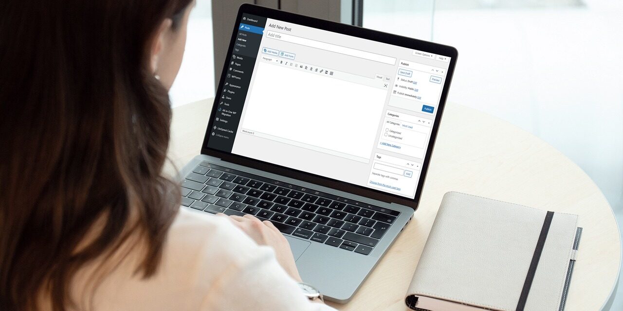 Învață să scrii un comunicat de presă de impact sau genereaza unul cu ajutorul Asistentului AI